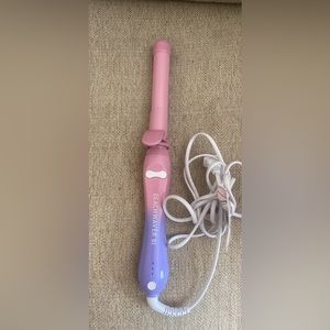 Beachwaver rotating curling iron. Only used once. 1 inch barrel